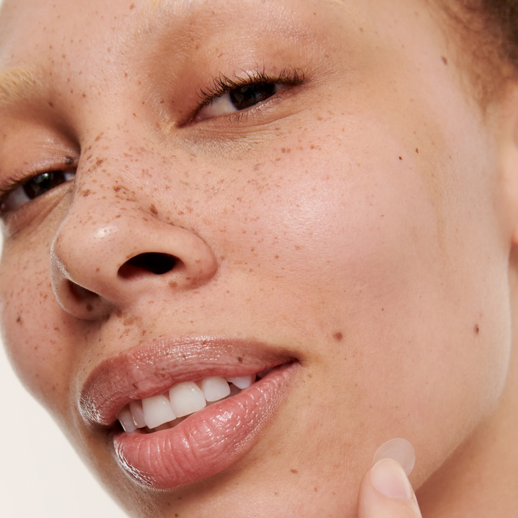 Hydrocolloid Invisible Pimple Patches Duo - Image 11